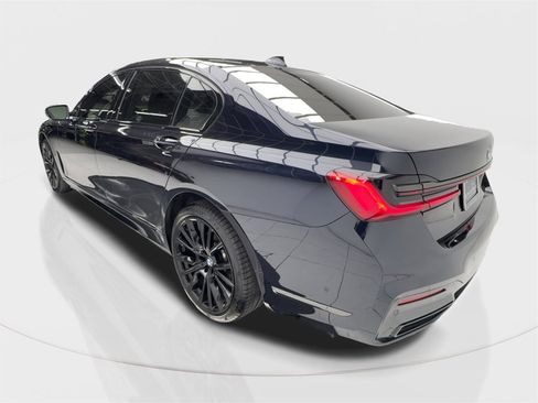Used 2022 BMW 740i w/ Luxury Rear Seating Package image 10