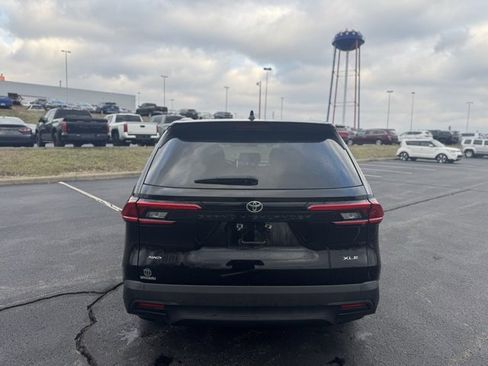 Used 2024 Toyota Grand Highlander XLE image 4