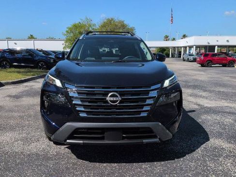 Certified 2025 Nissan Rogue SL w/ SL Premium Package FWD image 9