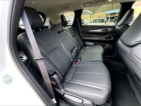 New 2027 INFINITI QX60 Luxe FWD image 17