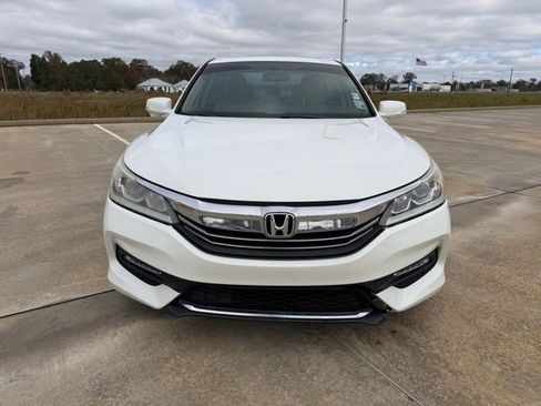 Used 2017 Honda Accord EX image 7
