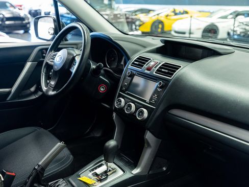 Used 2016 Subaru Forester 2.5i AWD/4WD image 14