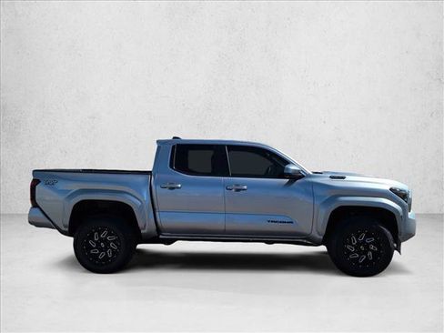 Used 2025 Toyota Tacoma TRD Sport image 4