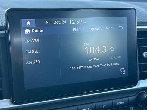 Used 2022 Hyundai Venue SEL image 21