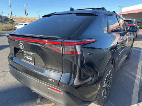 Used 2025 Toyota bZ4X AWD image 4