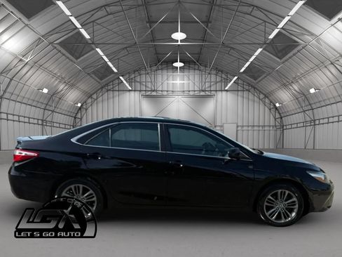 Used 2015 Toyota Camry SE FWD image 8