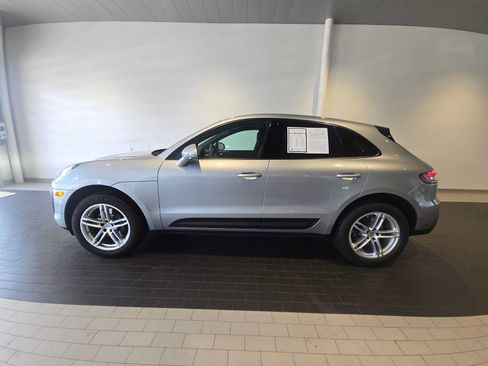 Used 2025 Porsche Macan AWD/4WD image 2