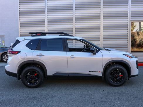 New 2026 Nissan Rogue SV image 3