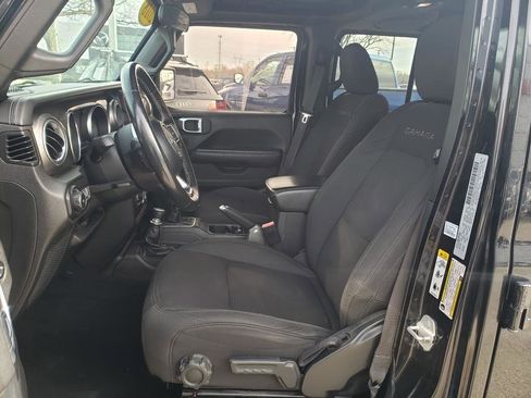 Used 2018 Jeep Wrangler Unlimited Sahara image 29