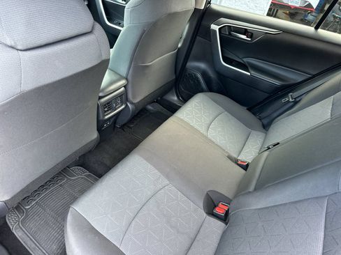Used 2025 Toyota RAV4 XLE AWD/4WD image 11