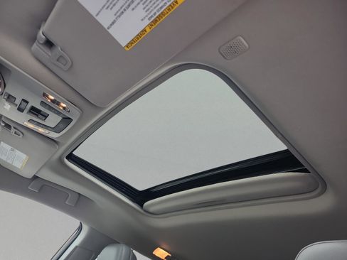 Used 2023 Toyota Sienna XLE image 30