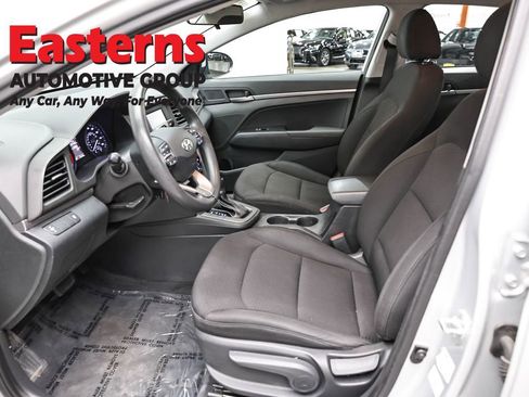 Used 2019 Hyundai Elantra SE w/ Cargo Package FWD image 13