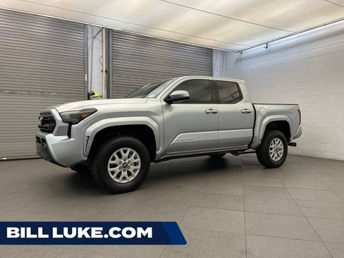 Used 2025 Toyota Tacoma SR5 AWD/4WD image 1