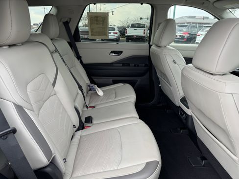 Used 2022 Nissan Pathfinder Platinum w/ Cargo Package image 18