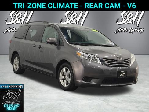Used 2015 Toyota Sienna LE image 1