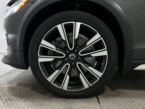 Used 2020 Volvo V60 T5 Cross Country AWD/4WD image 39