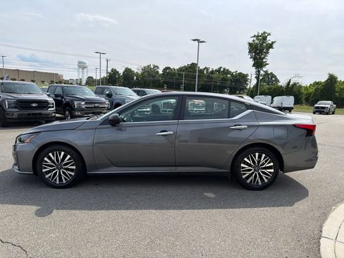 Used 2025 Nissan Altima 2.5 SV FWD image 7