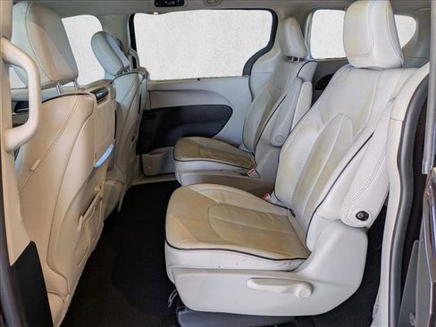 Used 2017 Chrysler Pacifica Platinum image 20