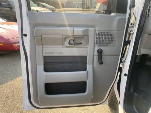 Used 2010 Ford E-250 and Econoline 250 image 12