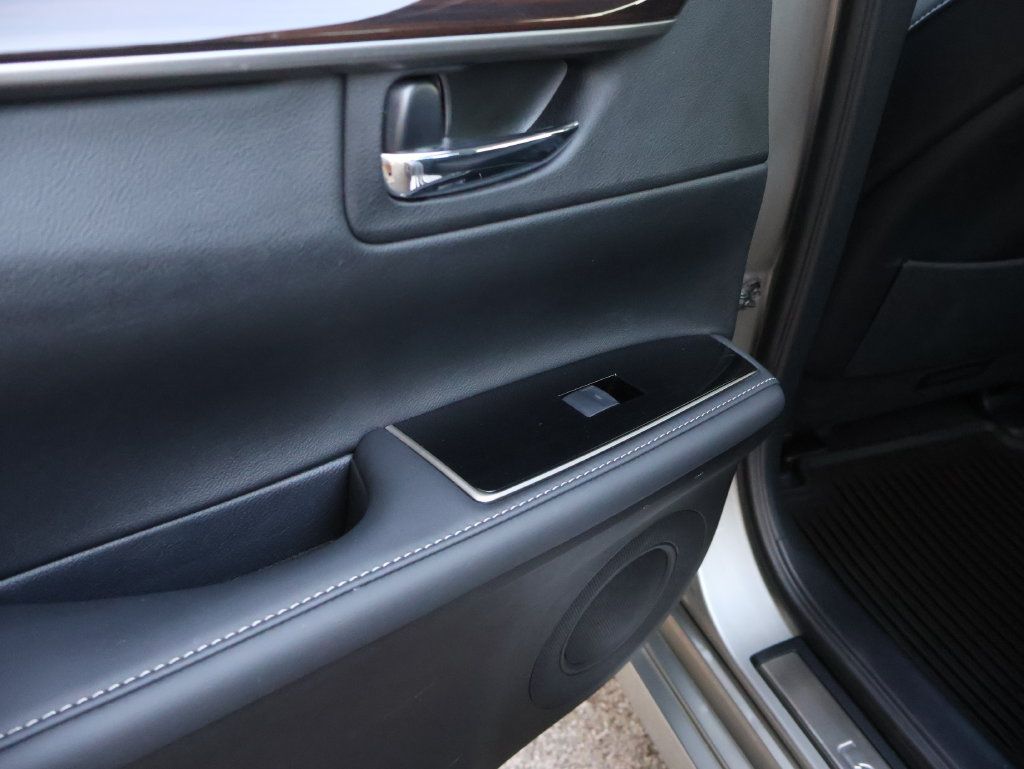 Used 2016 Lexus ES 350 w/ Premium Package w/Wood Trim FWD image 20
