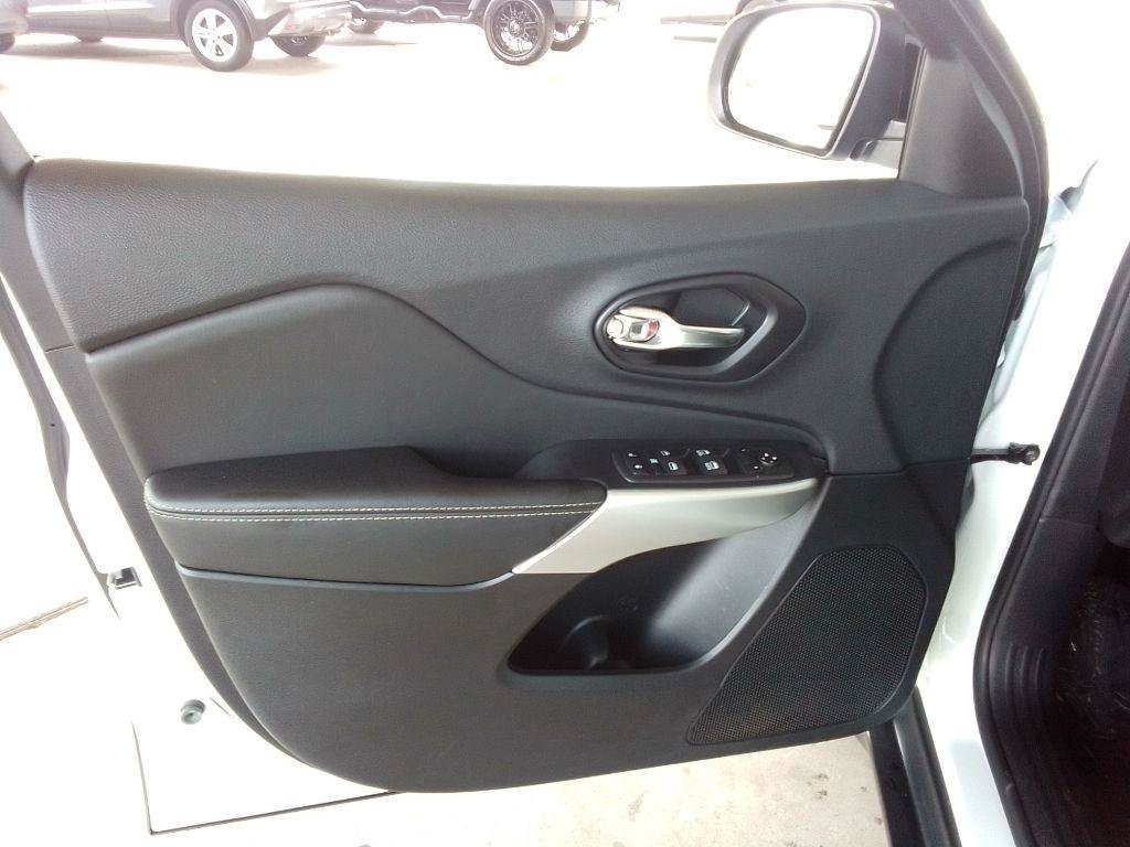 Used 2022 Jeep Cherokee Latitude w/ Sun & Sound Group AWD/4WD image 20