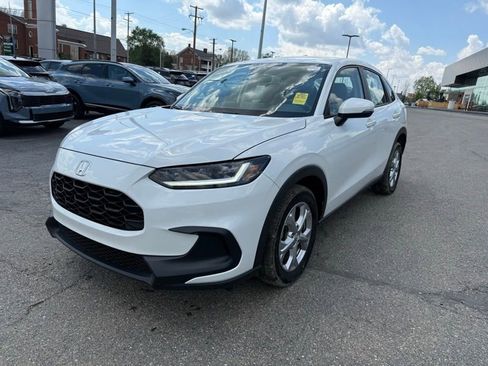 Used 2023 Honda HR-V LX image 3