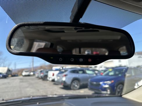 Used 2017 Chevrolet Traverse Premier image 33