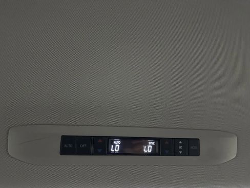 Used 2025 Toyota Sienna XLE AWD/4WD image 52