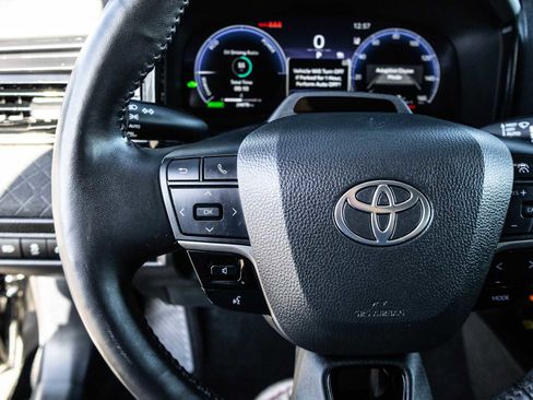 Used 2025 Toyota Camry XLE image 33