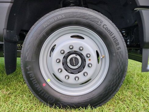 New 2026 Ford F550 4x4 Crew Cab Super Duty image 11