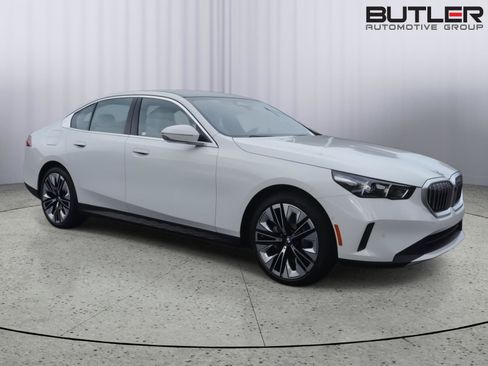New 2027 BMW 530i w/ Premium Package RWD image 3