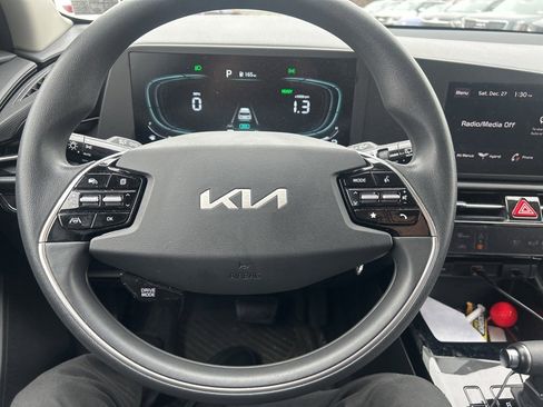 Certified 2023 Kia Niro LX image 12