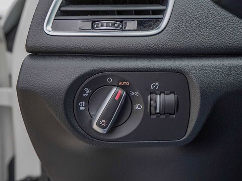 Used 2018 Audi Q3 2.0T Premium image 21