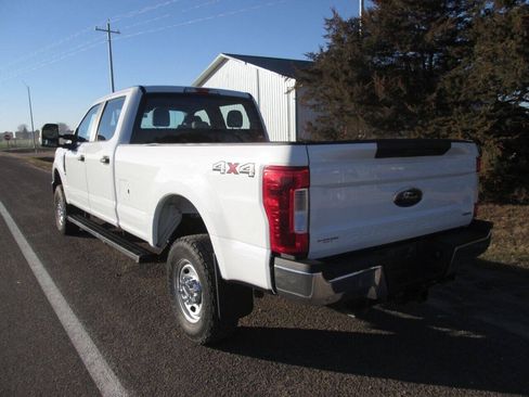 Used 2018 Ford F250 XL w/ Power Equipment Group AWD/4WD image 3
