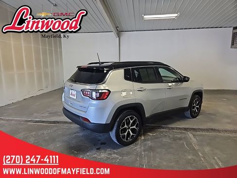 Used 2025 Jeep Compass Limited AWD/4WD image 2
