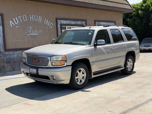 Used 2004 GMC Yukon Denali AWD/4WD image 1