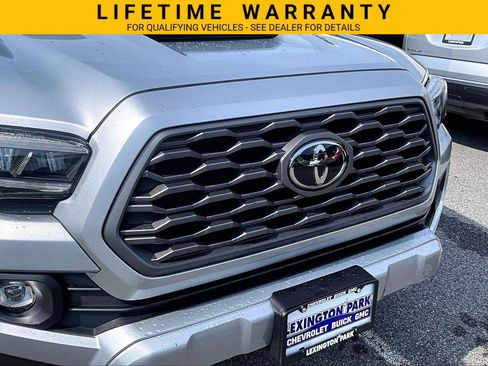 Used 2022 Toyota Tacoma TRD Sport AWD/4WD image 31