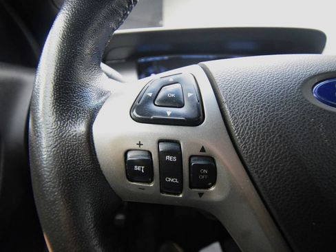Used 2017 Ford Taurus SEL FWD image 28