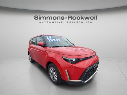 Used 2025 Kia Soul LX w/ LX Technology Package FWD image 6