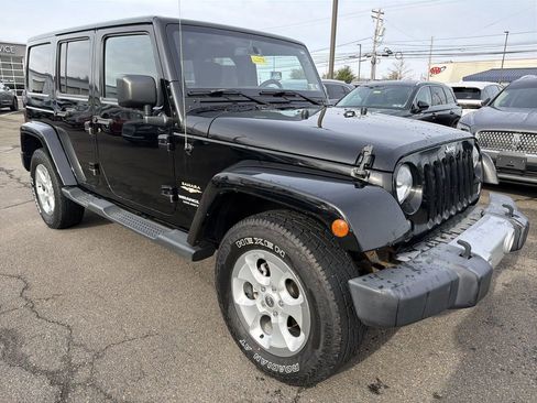 Used 2015 Jeep Wrangler Unlimited Sahara w/ Connectivity Group image 7