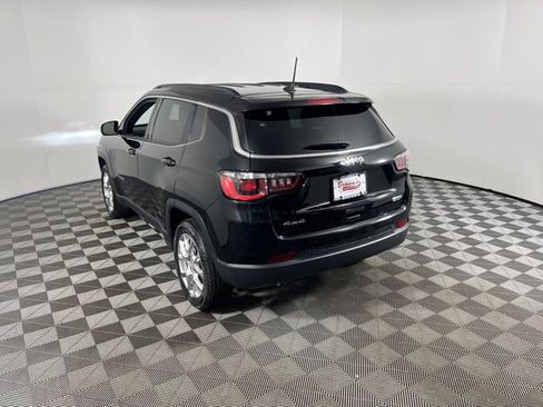 Used 2023 Jeep Compass Latitude image 5