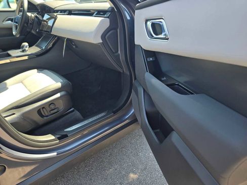 Certified 2025 Land Rover Range Rover Velar Dynamic SE image 11