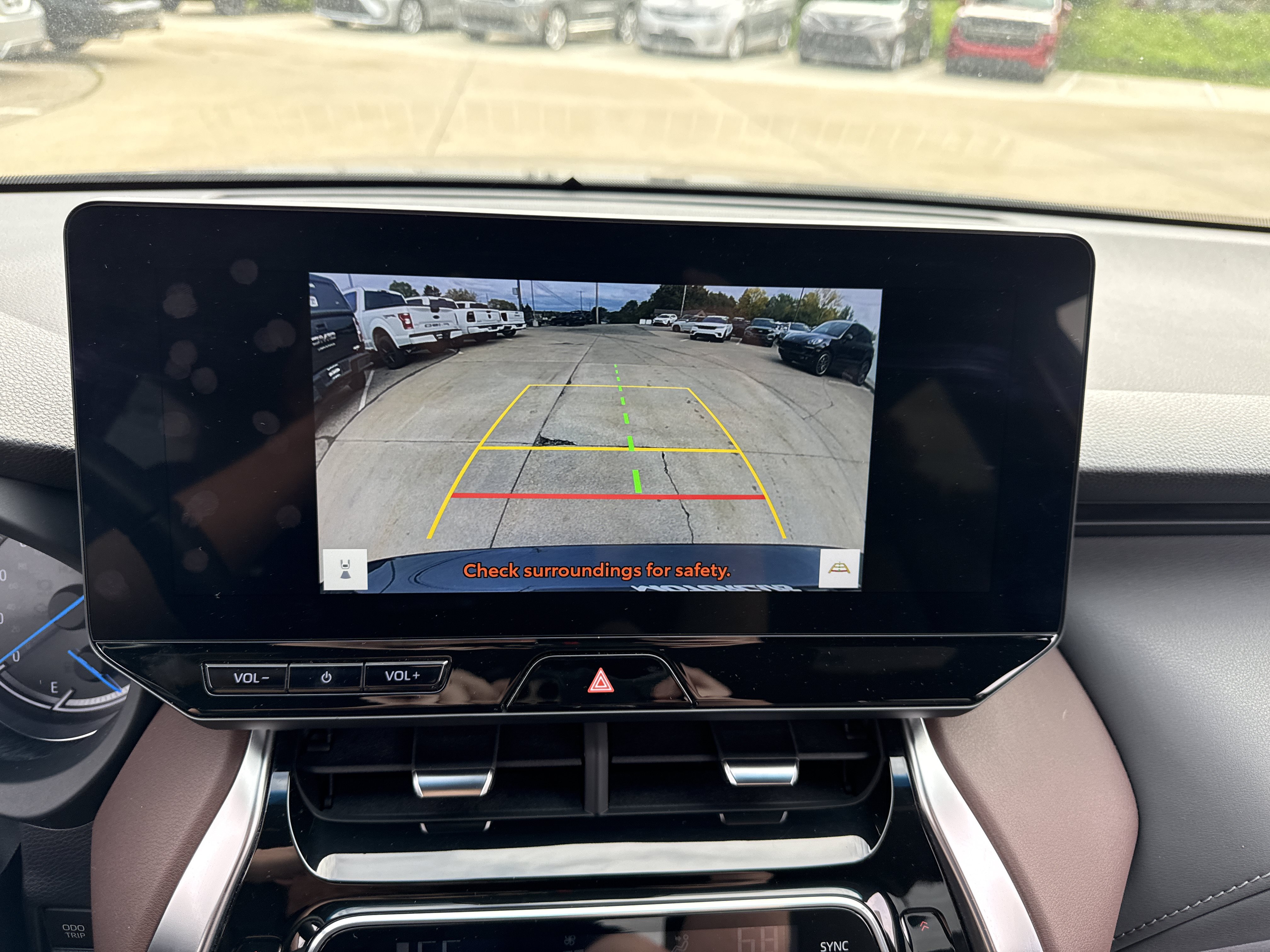 Used 2023 Toyota Venza XLE AWD/4WD image 19