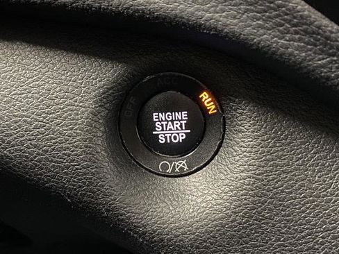 Used 2019 Jeep Cherokee Latitude Plus w/ Comfort/Convenience Group image 43