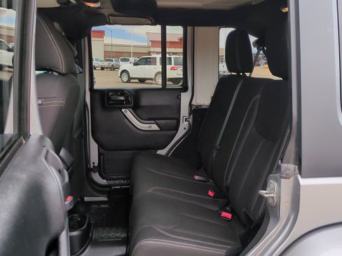 Used 2018 Jeep Wrangler Unlimited Sahara image 24