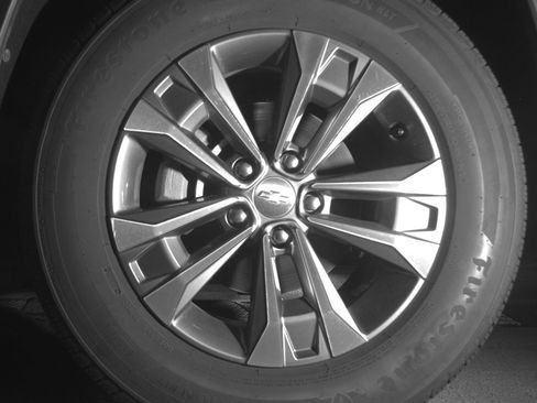 Used 2025 Chevrolet Equinox LT FWD image 12