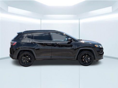 Used 2022 Jeep Compass Latitude FWD image 7