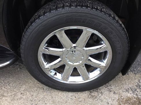 Used 2010 GMC Yukon XL Denali AWD/4WD image 15