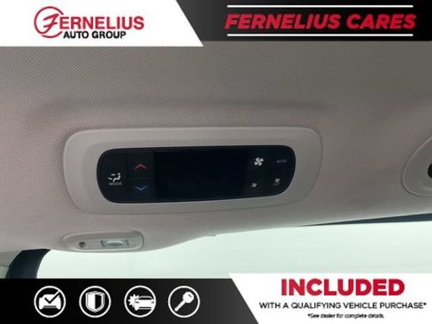 Used 2023 Chrysler Pacifica Limited FWD image 29