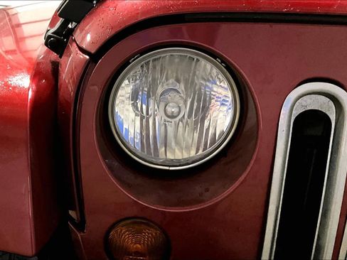 Used 2013 Jeep Wrangler Sahara w/ Dual Top Group image 30